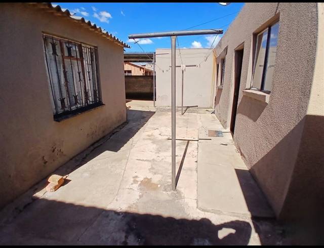 2 BEDROOM HOUSE FOR SALE IN SEBOKENG ZONE 11